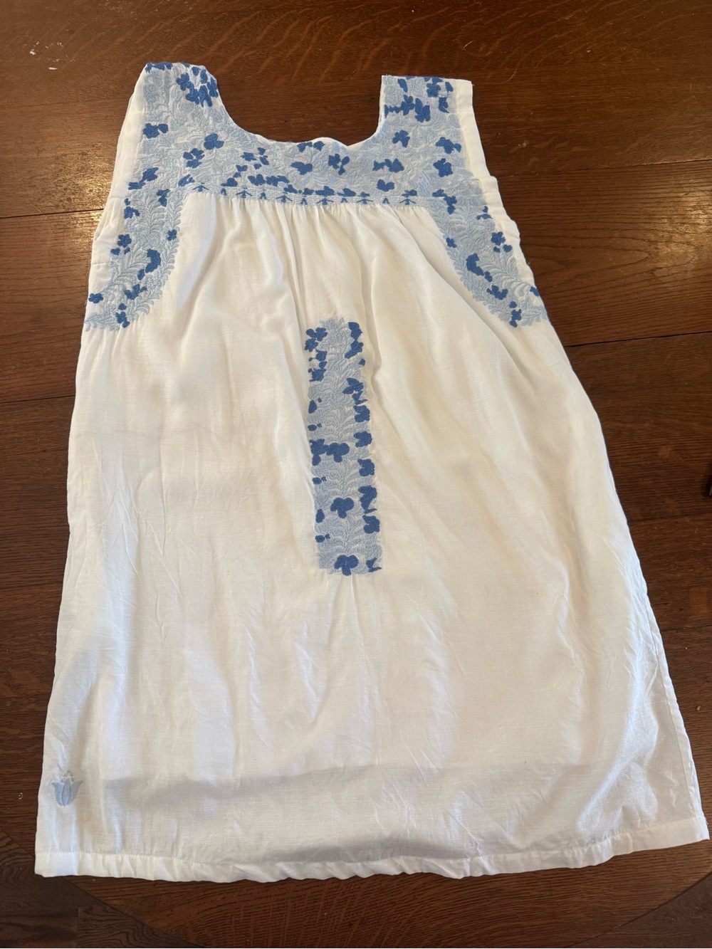 White Sleeveless Casual Dress with Blue Floral Embroidery